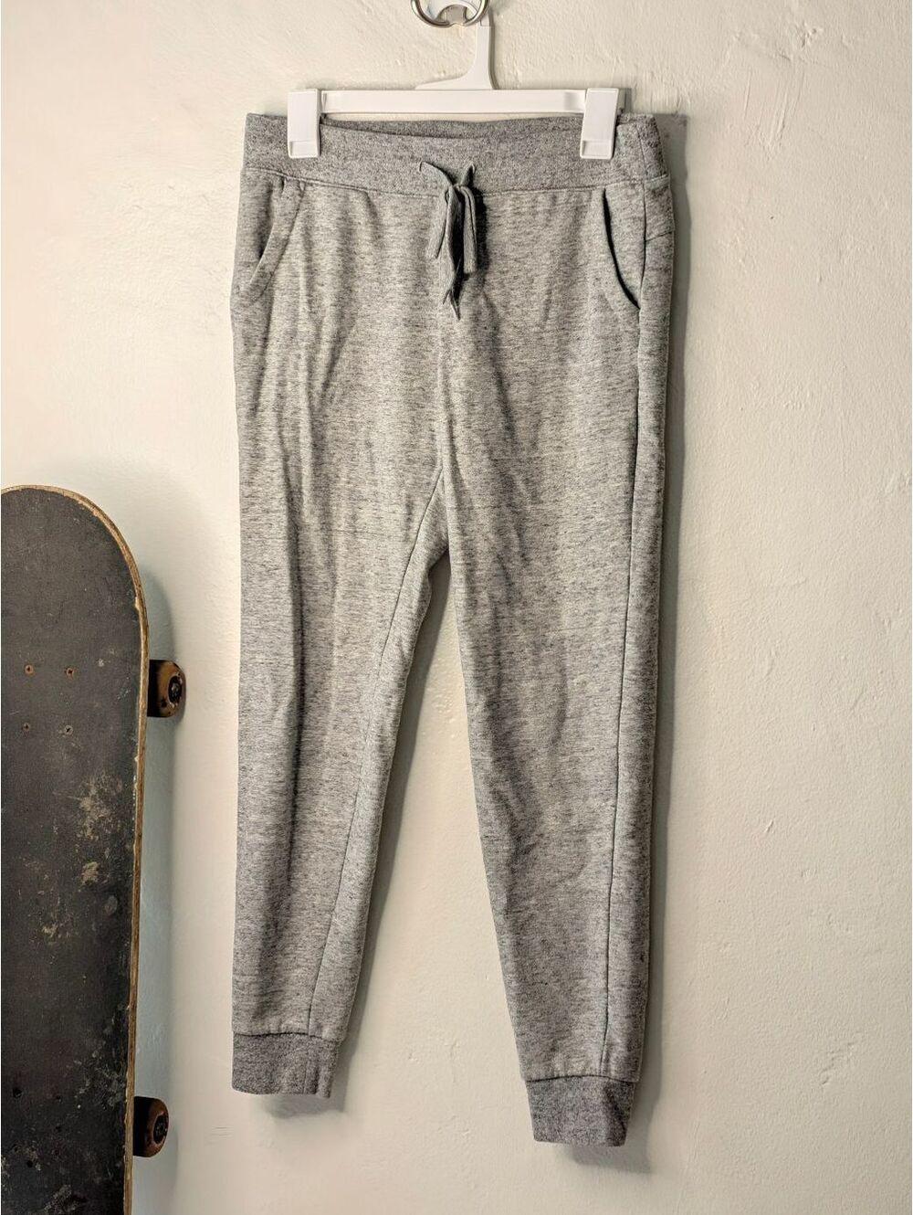 Uniqlo Men's Gray Jogger Sweatpants with Drawstring Waist